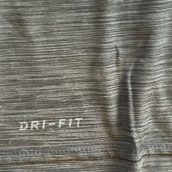 Nike DriFit Running Grey Heather Quarter-Zip Pullover, Medium - Picture 6 of 8